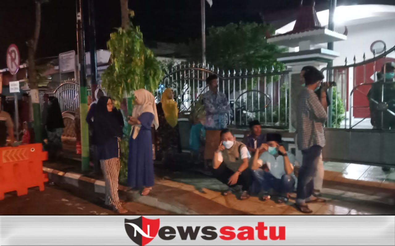 Rumdin Sekda Pamekasan Dikepung Warga Taraban