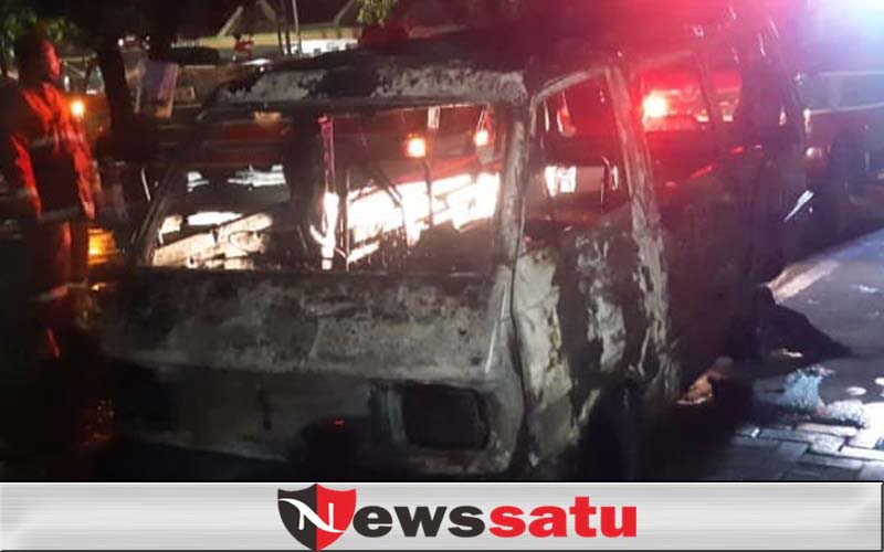 Sebuah Mobil Carry Terbakar di SPBU Ketapang Kota Probolinggo
