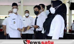 Serahkan Ratusan SK CPNS, Ini Harapan Bupati Bondowoso