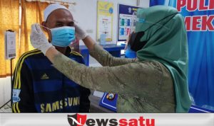 Warnai Hari Kartini, Polwan Layani Warga dengan Berkebaya