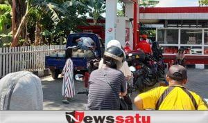 Antrian Motor Mengular, SPBU Malah Layani Pengisian Jerigen