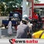 Antrian Motor Mengular, SPBU Malah Layani Pengisian Jerigen