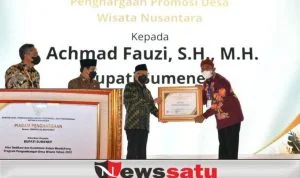 Bukti Komitmen, Bupati Fauzi Raih Penghargaan Pengembangan Desa Wisata