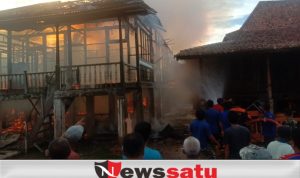 Diduga Gegara Kompor Gas, Dua Rumah Panggung di OKI Terbakar