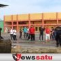 Disporapar Pamekasan Hijaukan Fasilitas Olahraga