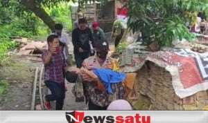 Jajaran Polres OKI Gendong Penderita Lumpuh Layu