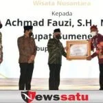 Komitmen Kembangkan Desa Wisata, Bupati Fauzi Terima Penghargaan dari Kemendes-PDTT