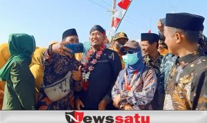 Tiba di Pulau Paliat, Bupati Fauzi Dapat Sambutan Antusias Warga