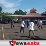 Tim Volly Polres Probolinggo Kota Bantai Tim Volly Media