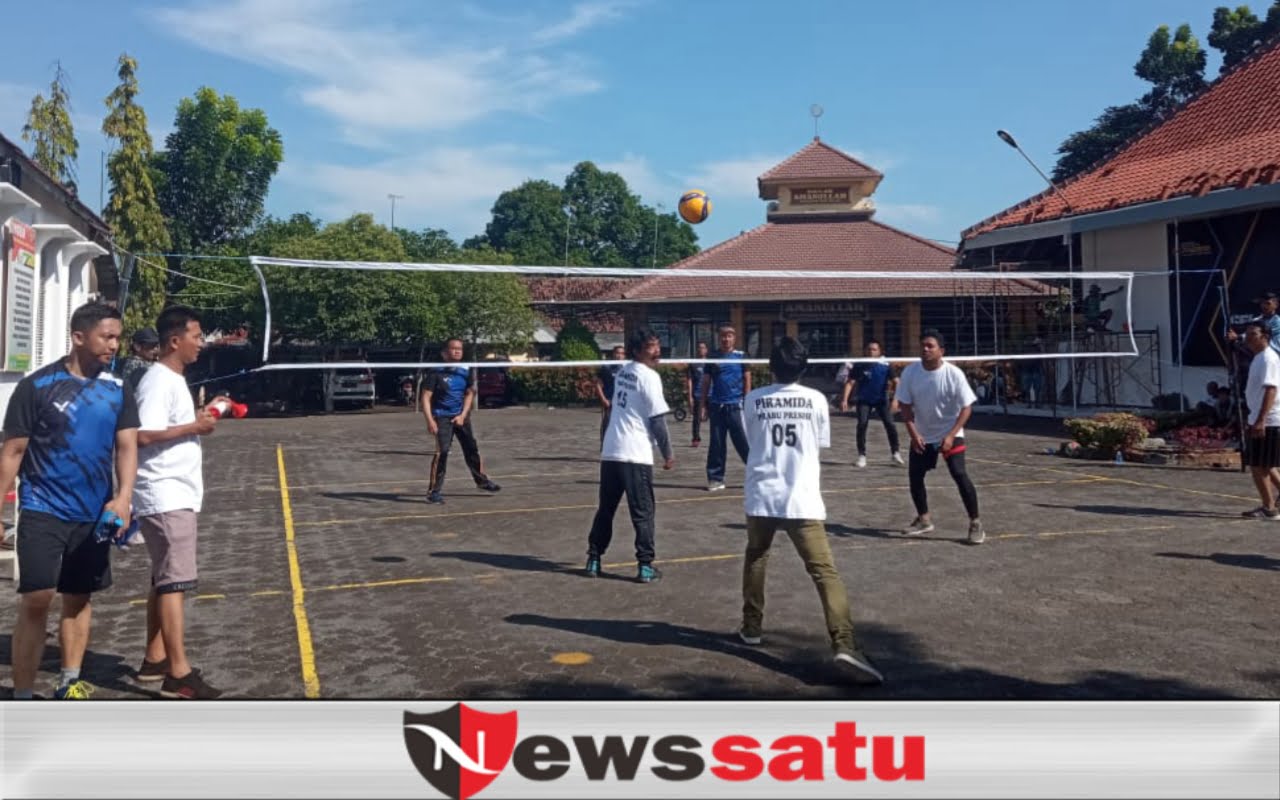 Tim Volly Ball Polres Probolinggo Kota Bantai Tim Volly Ball Media