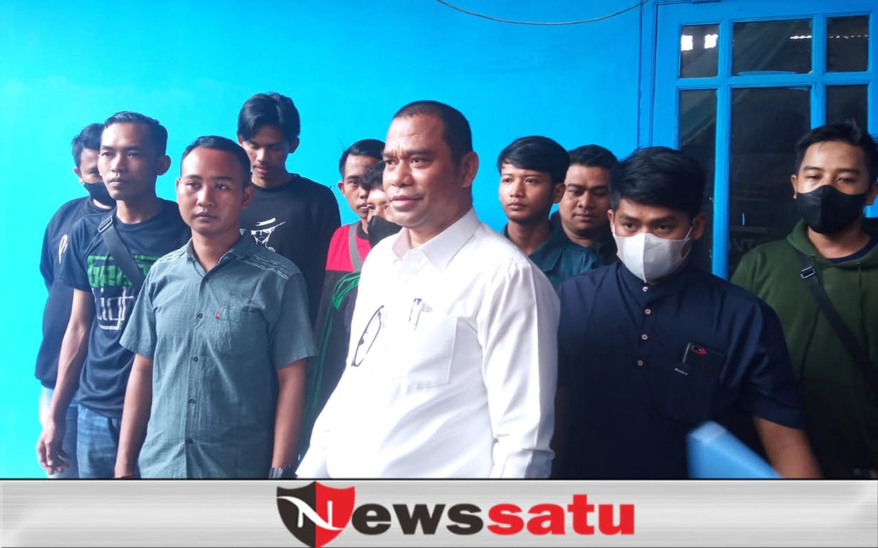 15 Karyawan SPBU Ketapang PHK Ngluruk Kantor DPRD