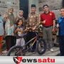 Bocah Ini Kembali Sekolah Hingga Dibelikan Sepeda