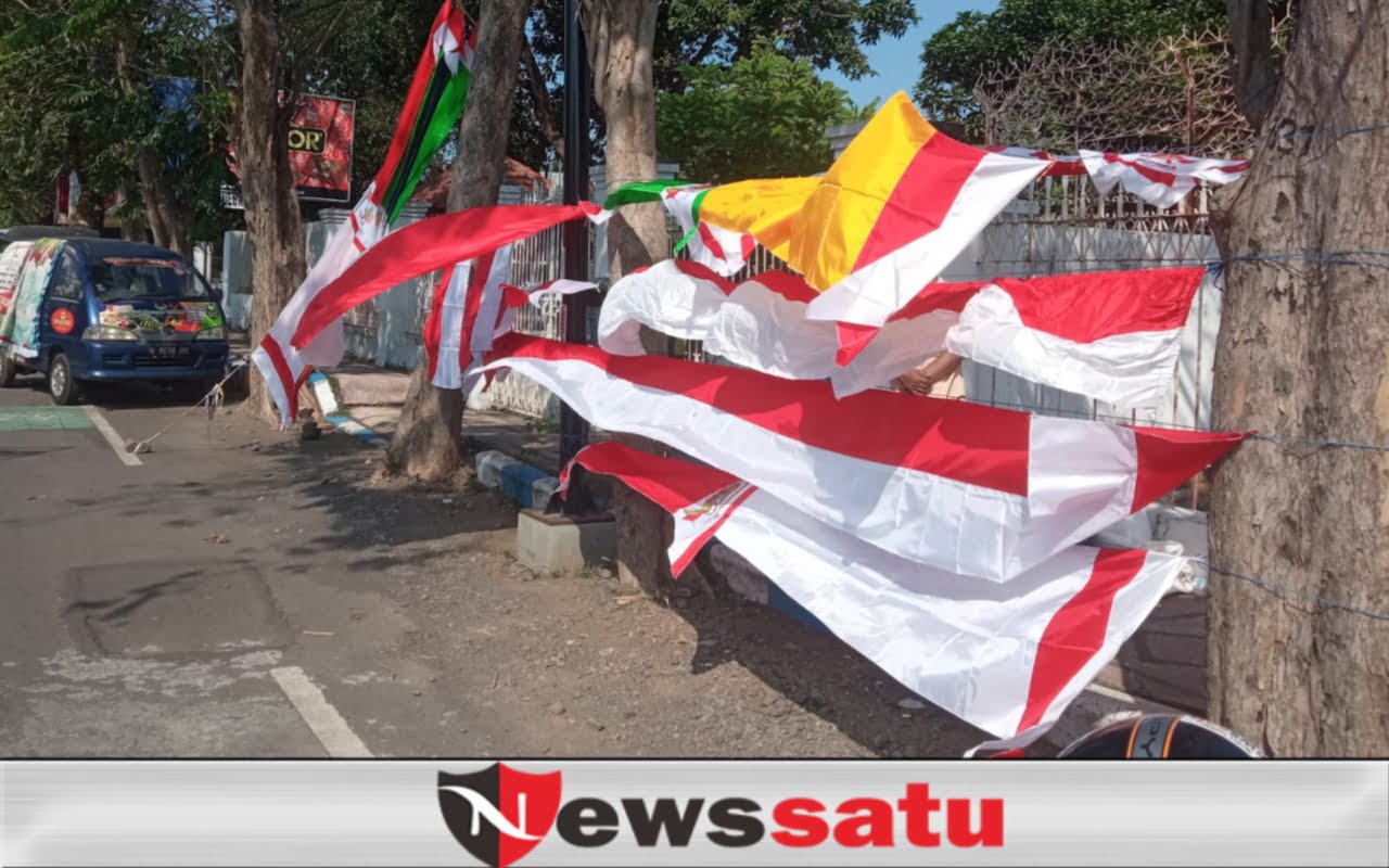 Jelang HUT RI Ke 77 Tahun, Penjual Bendera Mulai Bertengger di Probolinggo
