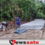 Pemdes Setia Jaya Manfaatkan DD Bangun Jalan Cor Beton dan Plat Decker 