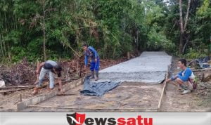 Pemdes Setia Jaya Manfaatkan DD Bangun Jalan Cor Beton dan Plat Decker