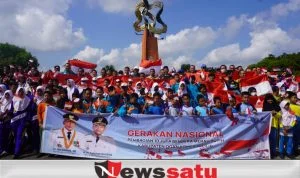 Pemkab OKI Bagi-Bagi Ribuan Bendera Merah Putih Gratis