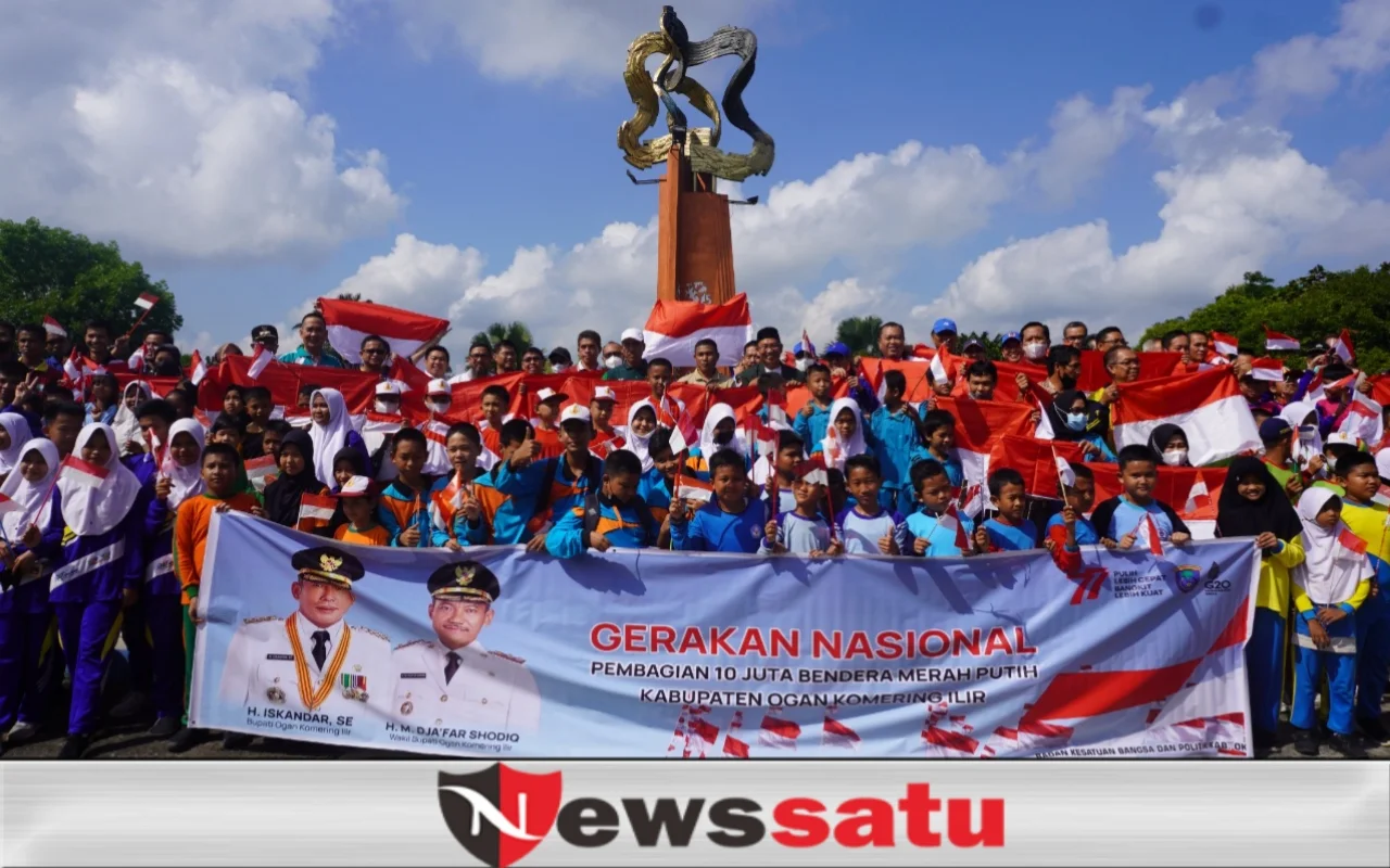 Pemkab OKI Bagi-Bagi Ribuan Bendera Merah Putih Gratis