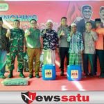 Bupati Baddrut Bagikan Langsung Bantuan Air Bersih Gratis di Pademawu
