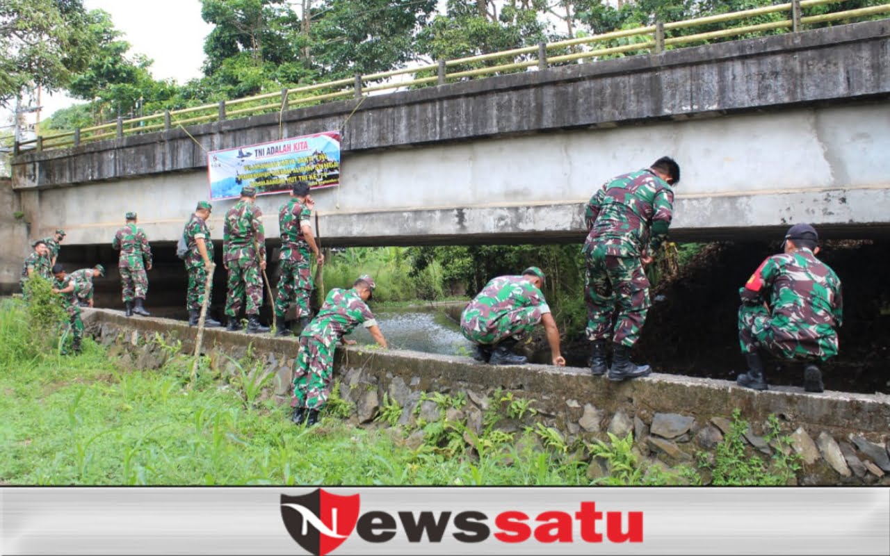 HUT TNI ke-77, Kodim 0402 OKI Bersihkan sarana Ibadah dan Aliran Sungai