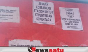 Para Fanatisme Persipro Kritik Hadi Pro Ke-663 dengan Tempelan Tulisan