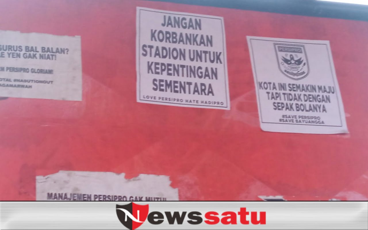 Para Fanatisme Persipro Kritik Hadi Pro Ke-663 dengan Tempelan Tulisan