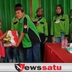 Relawan Jokowi TKN Bagikan Ratusan Sembako