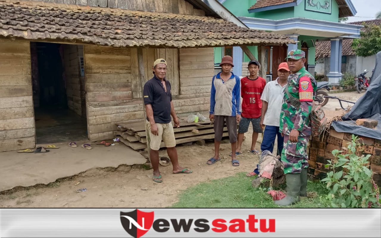 Bantu Sejahterakan Warga, Satgas TMMD Lakukan Bedah Rumah