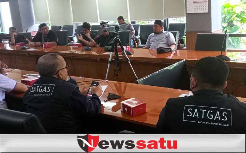 Duga Marak Jual Beli Keadilan, Gapura Bakar Kemenyan di MA RI