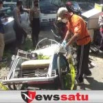 Tukang Becak di Probolinggo Tertimpa Pohon Mahoni