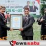 Bupati Baddrut Dianugerahi Penghargaan pada Puncak Harjad Pamekasan 2022