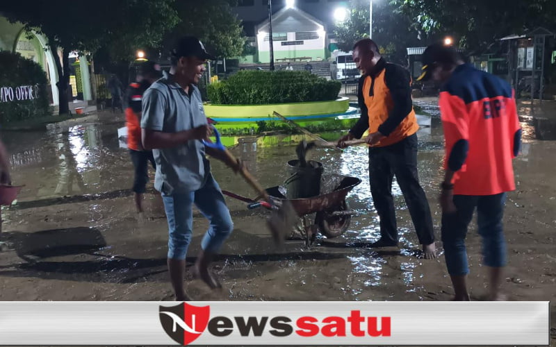 Banjir Di Pragaan, Bupati Sumenep Langsung Bertolak Dari Luar Kota Menuju Lokasi