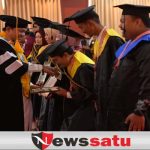 20 Wisudawan Universitas Bahaudin Mudhary Tanda Tangan Kontrak Kerja