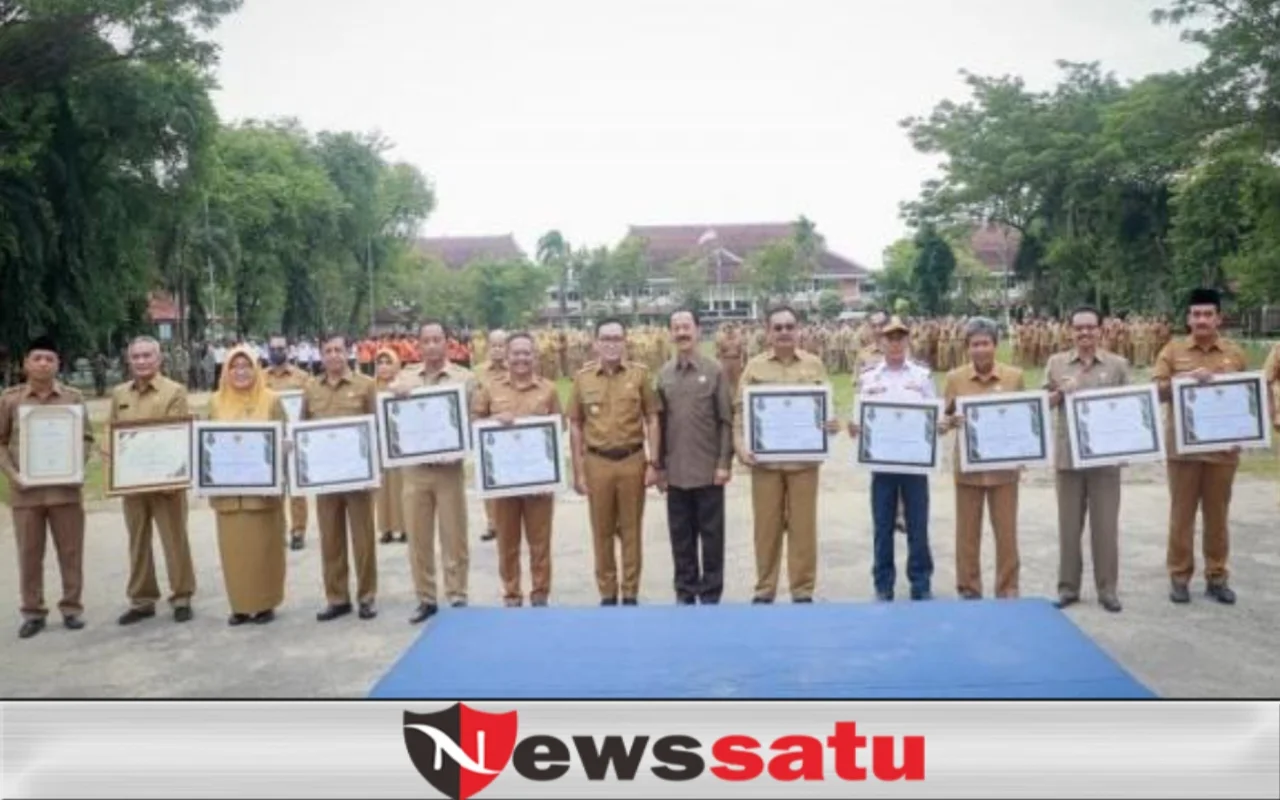 Bupati Anugerahi OPD Inovatif dalam Pelayanan Publik di Pamekasan 