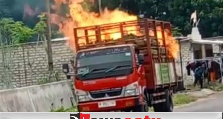 Mobil Truck Bermuatan LPG Terbakar Di Sumenep