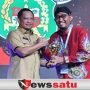 Berikan Jaminan Kesehatan, Bupati Sumenep Terima Penghargaan UHC