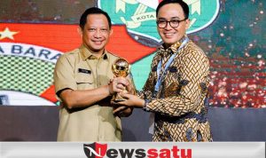 Berikan Pelayanan Kesehatan Gratis, Bupati Pamekasan Menerima Penghargaan UHC
