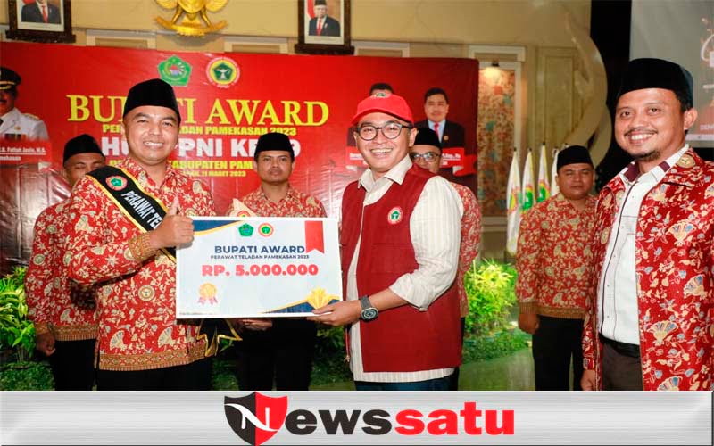 Bupati Pamekasan Beri Reward Pada Perawat Teladan