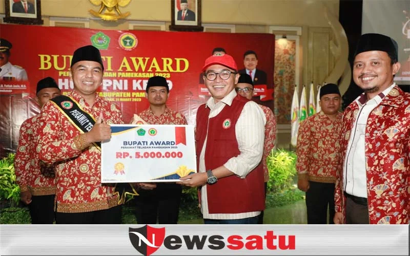 Bupati Pamekasan Beri Reward Pada Perawat Teladan