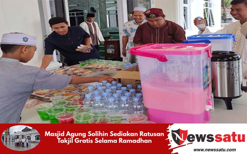 Masjid Agung Solihin Sediakan Ratusan Takjil Gratis Selama Ramadhan