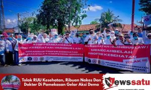 Tolak RUU Kesehatan, Ribuan Nakes Dan Dokter Di Pamekasan Gelar Aksi Demo