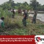 Warga Bersama Koramil 402-12 Pemulutan Bergotong Royong Membersihkan Parit