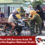 Persit OKI Bersama Anak TK Kartika Bagikan Makanan Gratis
