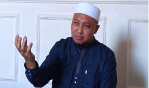 Sepasang Sandal Bekas Penolong Jamaah Haji Kota Probolinggo