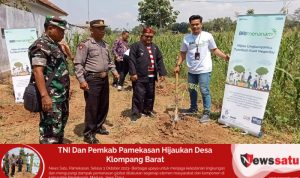 TNI Dan Pemkab Pamekasan Hijaukan Desa Klompang Barat
