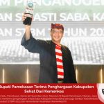 Pj Bupati Pamekasan Terima Penghargaan Kabupaten Sehat Dari Kemenkes