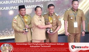 Kemendagri Beri Penghargaan Pamekasan Sebagai Kabupaten Terinovatif Kemendagri Beri Penghargaan Pamekasan Sebagai Kabupaten Terinovatif