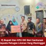 Pj Bupati Dan KPU OKI Beri Santunan Kepada Petugas Linmas Yang Maninggal