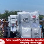 Polisi Kawal Pendistribusian Logistik Ke Pulau Gili Ketapang Probolinggo