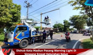 Dishub Kota Madiun Pasang Warning Light Di Simpang Empat Kelurahan Kelun