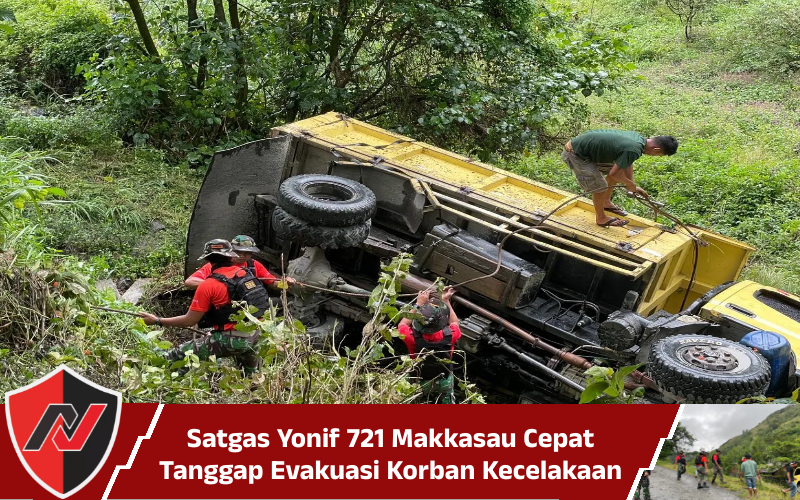 Satgas Yonif 721/Makkasau Cepat Tanggap Evakuasi Korban Kecelakaan